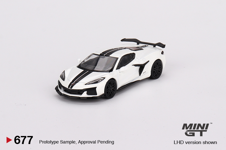 MINI GT #677 — Chevrolet Corvette Z06 2023 Arctic White - Image 3