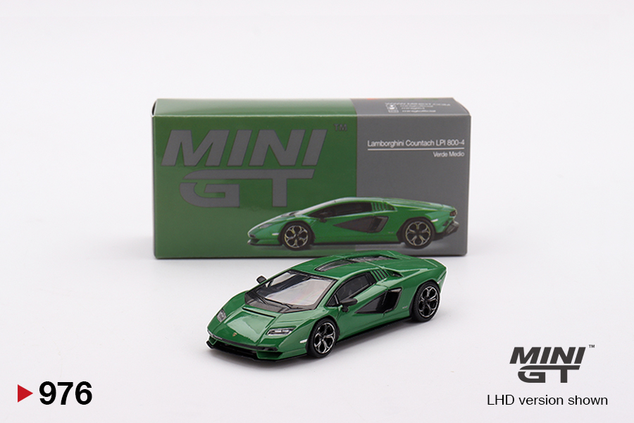 MINI GT #976 — Lamborghini Countach LPI 800-4 Verde Medio