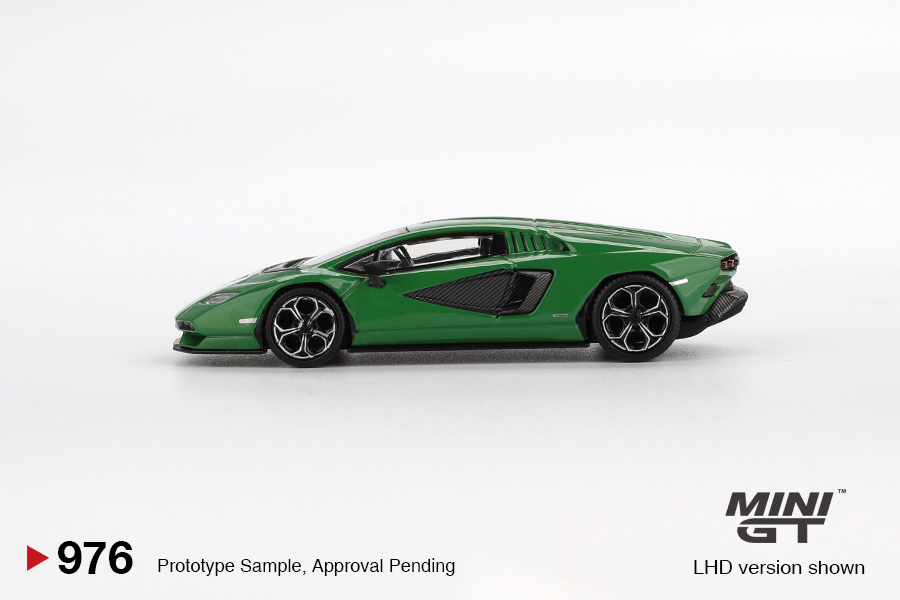 MINI GT #976 — Lamborghini Countach LPI 800-4 Verde Medio - Image 5