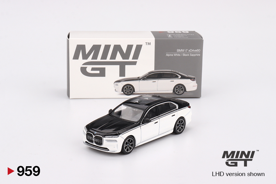 MINI GT #959 — BMW i7 xDrive60 Alpine White / Black Sapphire