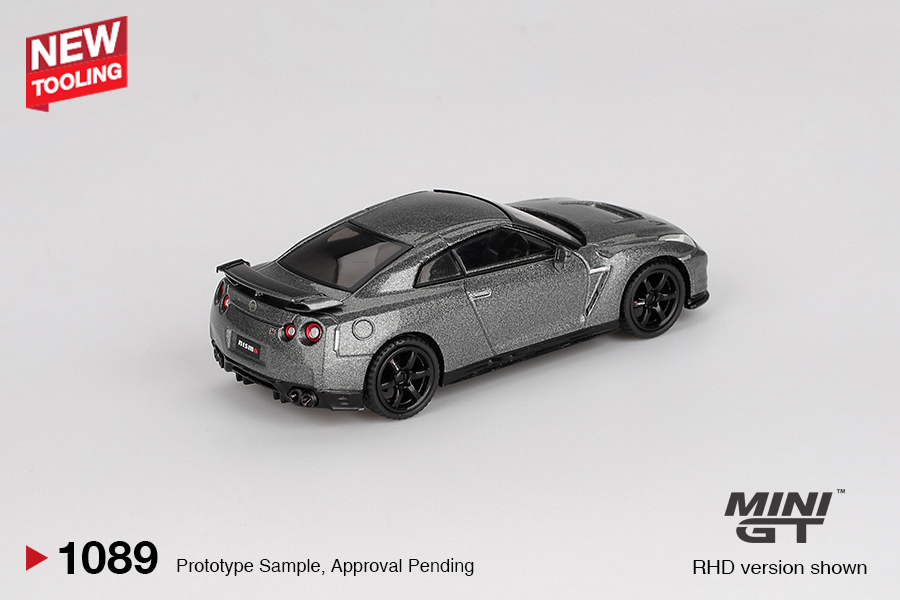 MINI GT #1089 — NISSAN GT-R 2013 Dark Metal Gray (NISMO R35 CRS Version) - Image 3